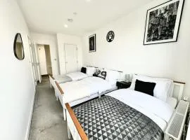 2 bed apartment perfect for contractors sleep 7