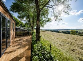 The View，位于Houschthauser的带泳池的酒店