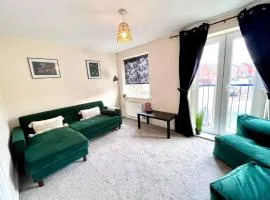 4 Bedroom House Spacious Free Parking, #1 Location