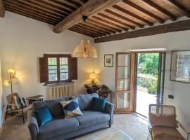 Casa Meridiana - Charming Tuscan farmhouse with breathtaking views，位于拉里的酒店