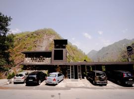 Raaviera By The Ganges，位于瑞诗凯诗的酒店