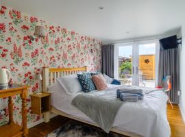 Flower Garden Studio in lovely Sheringham town，位于谢林汉姆的酒店