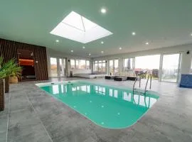 10 Bed Villa Sleeps 27 -Pool & Hot tub -Wood fire