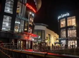 Long Letting - Luxurious 3 Bedroom Penthouse in City Centre - Parking Included!