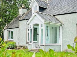 Cosy Country House in Deeside，位于Finzean的乡间豪华旅馆