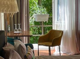 SURF HOUSE DREAMERS COAST，位于克莱佩达的酒店