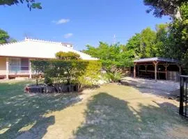 古民家コテージ やんばるの家 Yanbaru no ie "美ら海水族館まで徒歩14分 "雨天でもテラスでBBQが楽しめます "詳しくはホスト情報より"