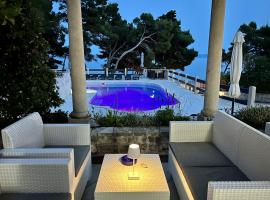 Vila Vera Seafront Apartments，位于苏曼婷的带按摩浴缸的酒店