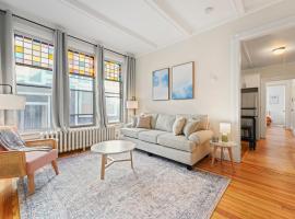 Stained Glass Retreat by Saratoga Stays，位于萨拉托加泉的酒店
