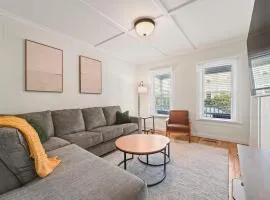 The Collegiate by Saratoga Stays - Private Family Home