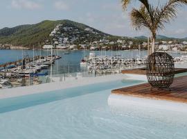 Aguas de Ibiza Grand Luxe Hotel - Small Luxury Hotel of the World，位于圣埃乌拉利亚Ibiza Conference Centre附近的酒店