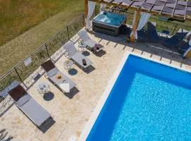 Villa Unika heated 39m2 Pool, Jacuzzi, Sauna