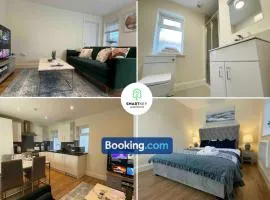 Modern 1 bedroom flat with free parking