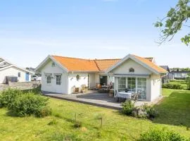 Cozy and familiar cottage next to beautiful Skrea beach in Falkenberg