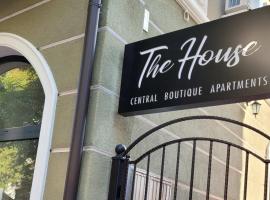 The House - Central Boutique Apartments，位于丘斯滕迪尔的酒店