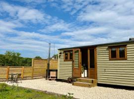 Lintmill Lodges - Thistle Shepherds Hut，位于Sorn的酒店