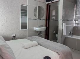View Inn Exclusive Lodge，位于内尔斯普雷特克鲁格姆普马兰加国际机场 - MQP附近的酒店