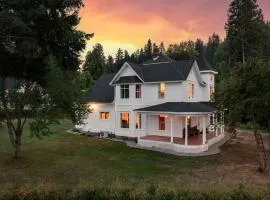 The Historic Bonners Family Home- 4 Bedroom - Panoramic River Views, Casino Nearby