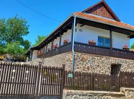 Várlak Hollőkőn Vendégház