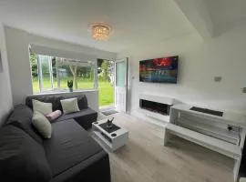 Look no further Gorgeous newly renovated contemporary chalet Sandown Bay Holiday Centre