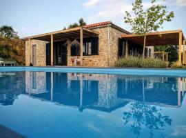 Villa Vouno - luxury and privacy in the Aegean，位于Klíma的酒店