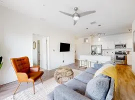 2 Mi to UF Campus! Dog-Friendly Condo w/ Pool