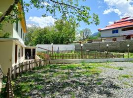 Eagle Nest Cottage, Kalam，位于Kalām的住宿加早餐旅馆