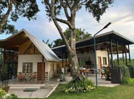 Hooni Peak jay Cabins Staycation Up to 15 pax，位于Amadeo的酒店