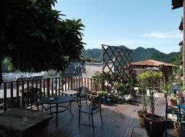 Xinsu Courtyard View Guest House，位于凤凰的酒店
