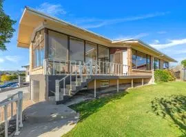 Hill Top House - Tauranga Holiday Home