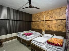 J M S Guest House，位于乔斯希马特的酒店