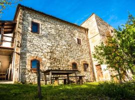 Il Rifugio del Cacciatore / The Hunter's Shelter，位于普雷托罗的酒店