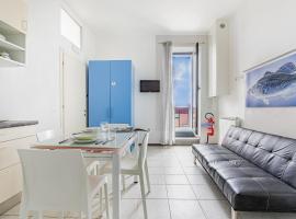 Pepita apartment , big window to the sea，位于马纳罗拉的酒店