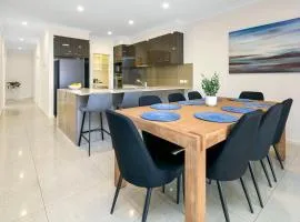 LUX Henley Beach - 4BD 3 5BA