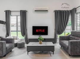 Semi-D Black & White Retreat with Free NetFlix WiFi，位于太平的度假屋