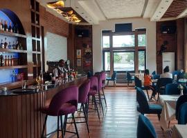 Dina inn hotel and restaurant，位于Adama的酒店