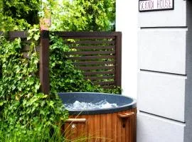 SCANDINAVIA House - dom z jacuzzi