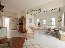 Zacharenia Cozy House with Sea Views，位于Avliótai的酒店