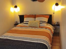 Maison de village appartement RDC avec terrasse，位于日村的酒店