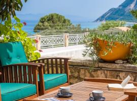 TheaSEA house，位于阿约斯尼奇塔斯的酒店