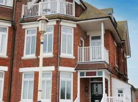 Luxury 3 bed 3 bath home on Eastbourne seafront