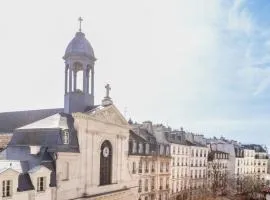 Famous parisian designer's pied-à-terre in Le Marais