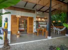 Villa Lapa 10-15 min walking to the beach，位于蓬塔乌巴的酒店