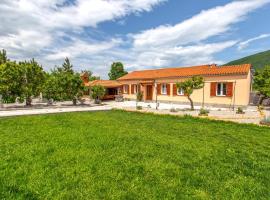 3 Bedroom Awesome Home In Podgorje，位于Podgorje的酒店