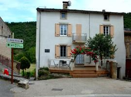 Gîte Chez Elie，位于Comprégnac的酒店