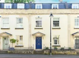 Spacious Townhouse Private Parking Central Wells