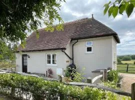 Lovely Kent cottage with rural Medway views