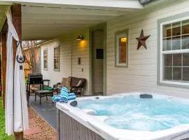 Longhorn Lodge - Fire Pit & Hot Tub