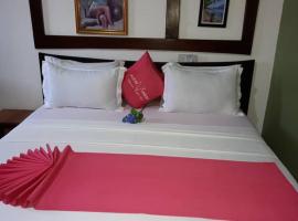 2 E Hotel，位于Busua的酒店