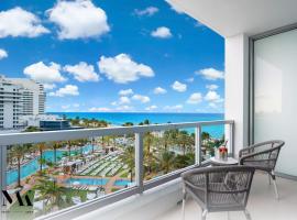 FontaineBleau Resort Balcony w Pool & Ocean View，位于迈阿密海滩的度假屋